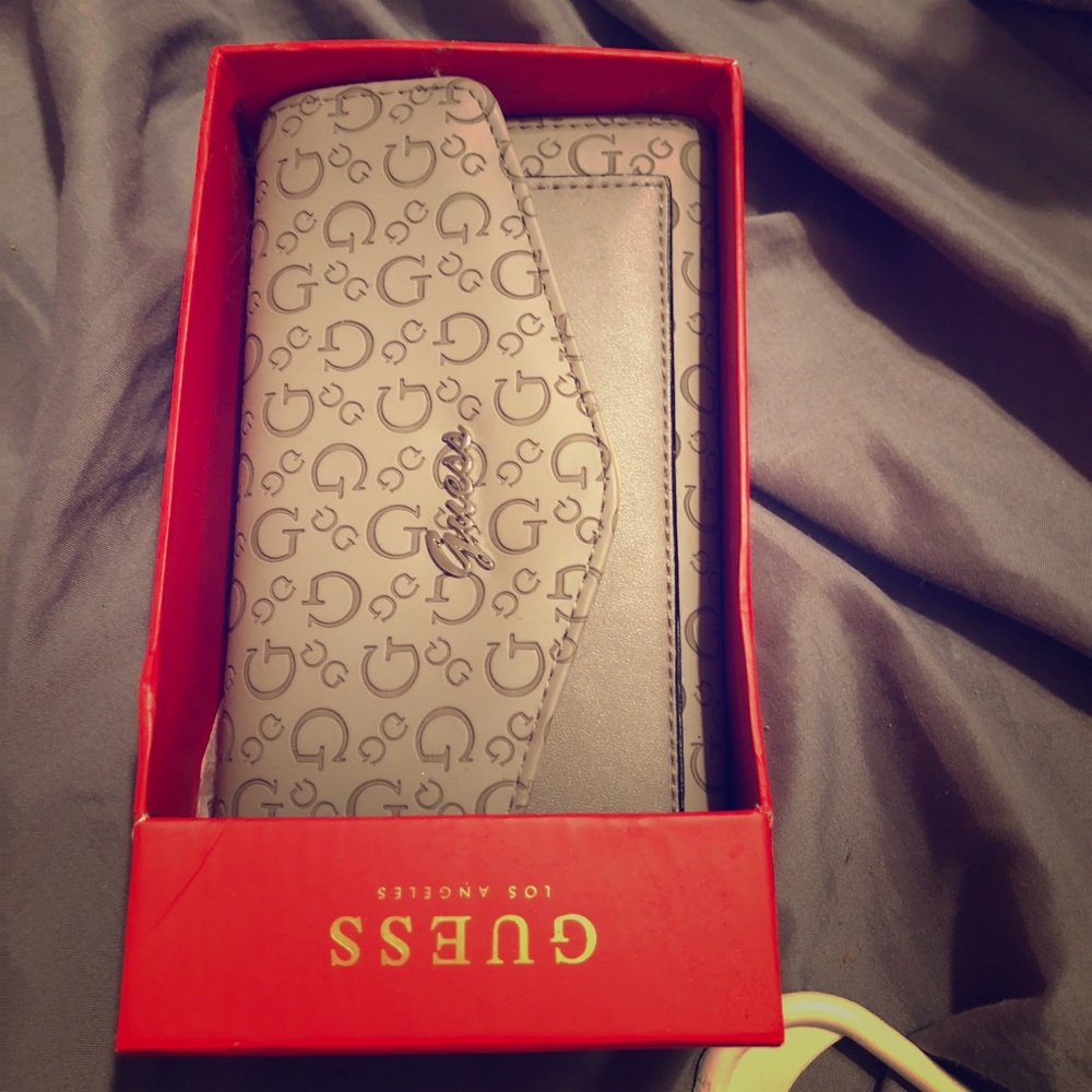 GUESS wallet
